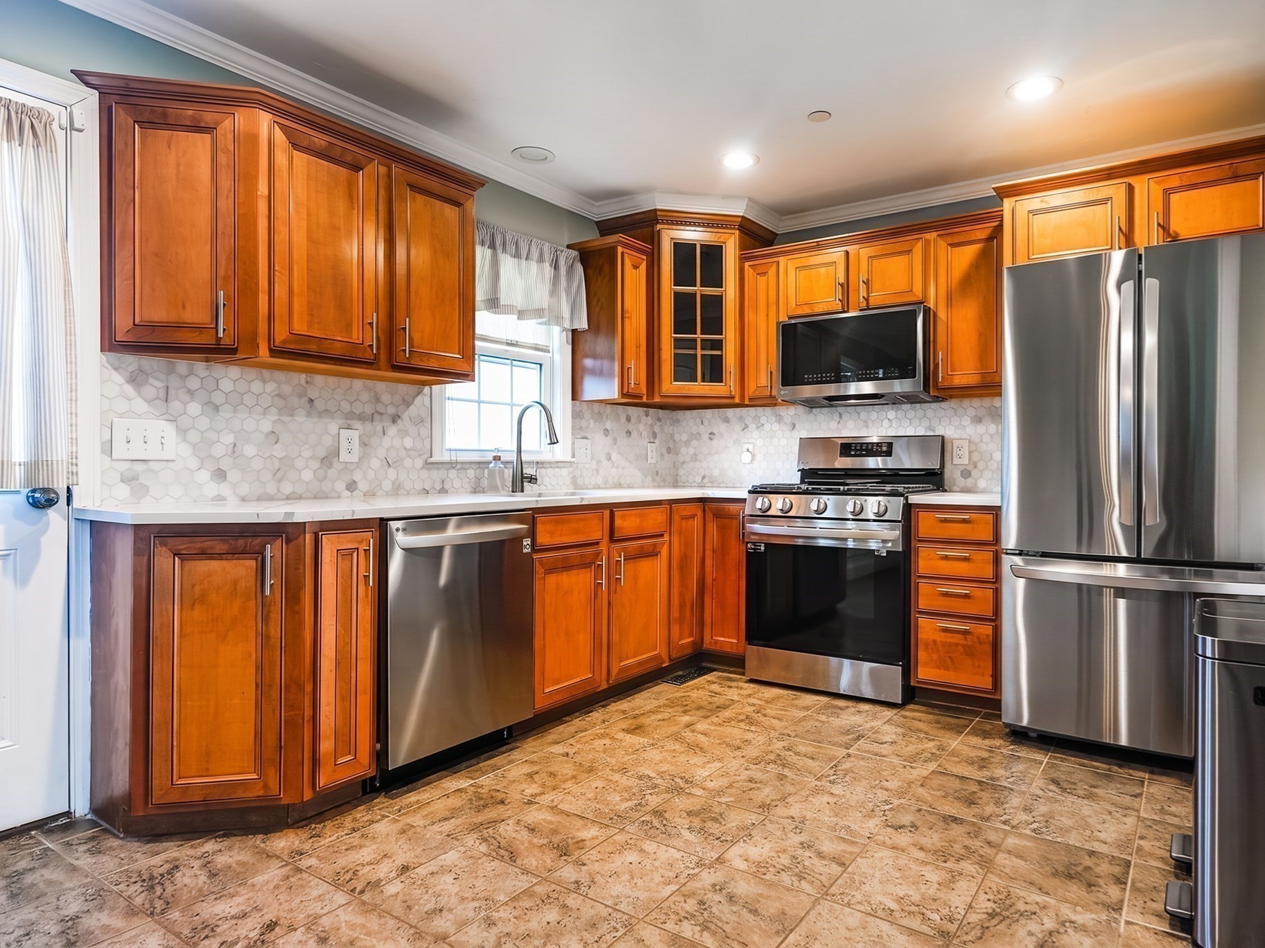 40 Winchester Ln Unit 15, Fall River, MA 02721 - Image 2