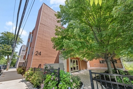 24 Bay State Rd, Apt 5