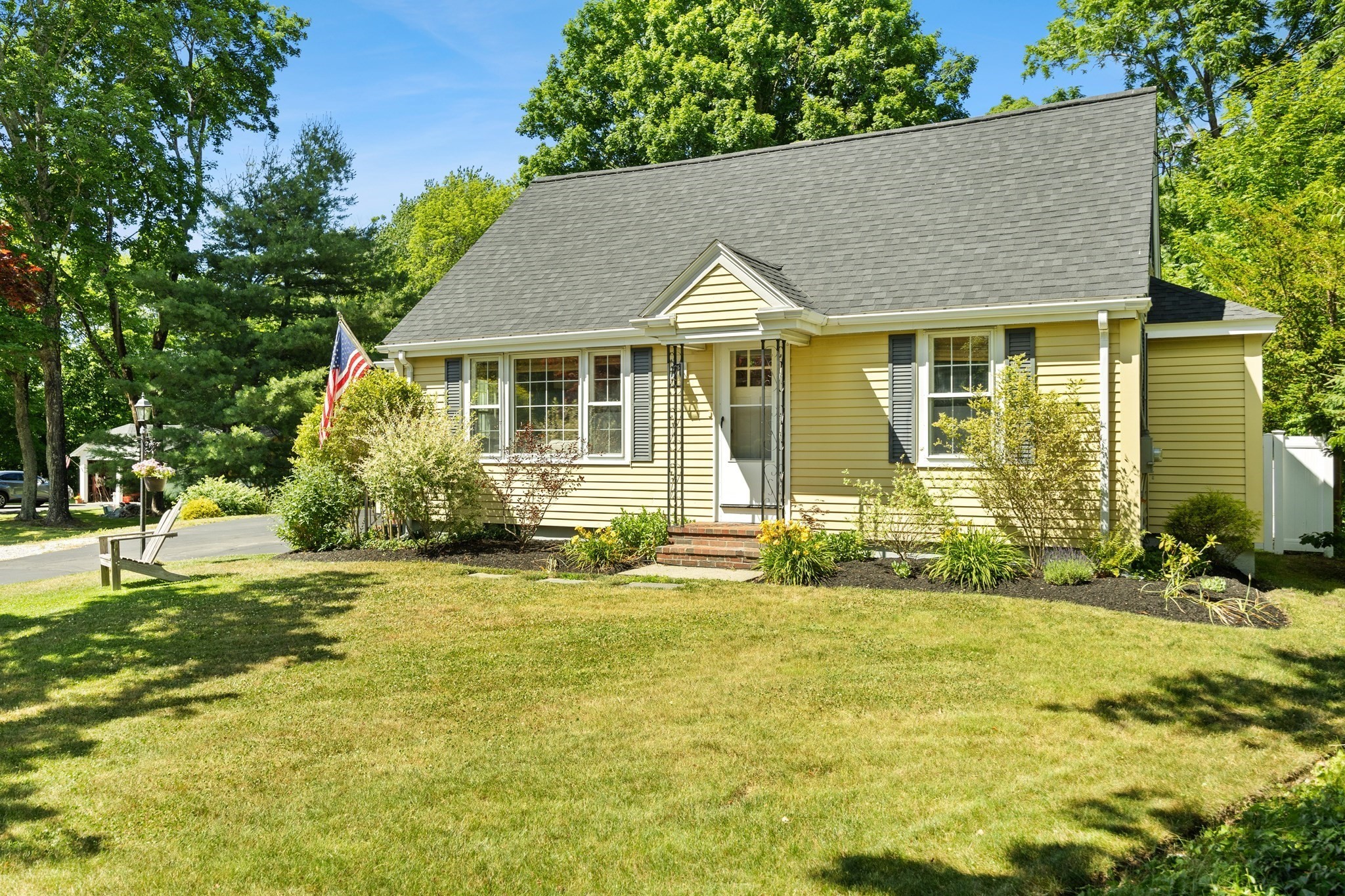 66 Center St, Raynham, MA 02767