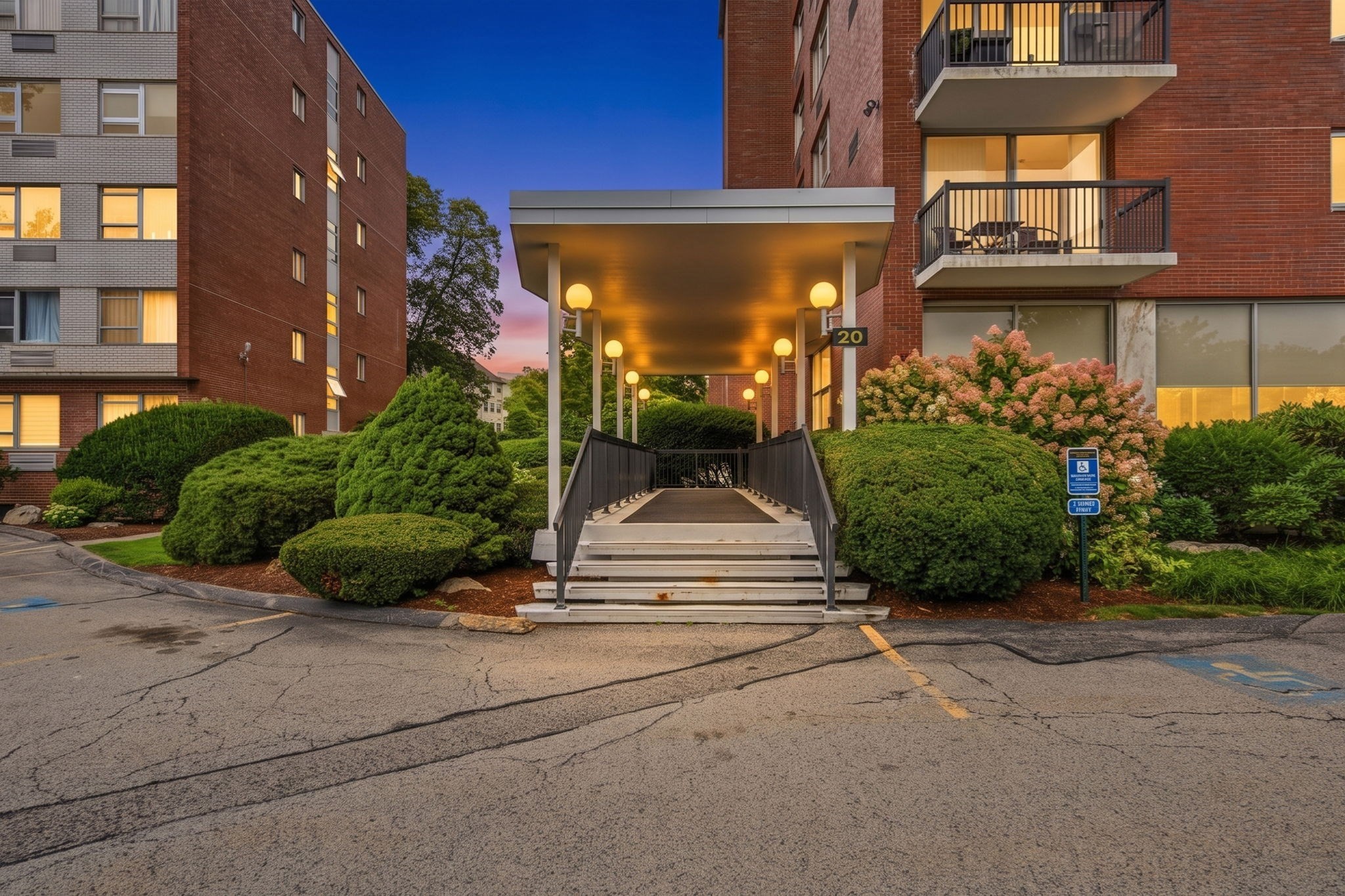 20 Hammond Pond Pkwy Unit 506, Newton, MA 02467