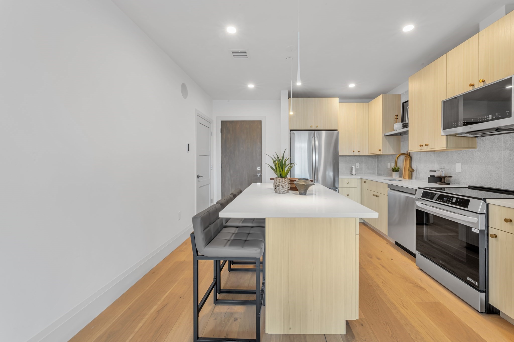 34 Oak Street Unit 101, Hyde Park, Boston, MA 02136 - Image 4
