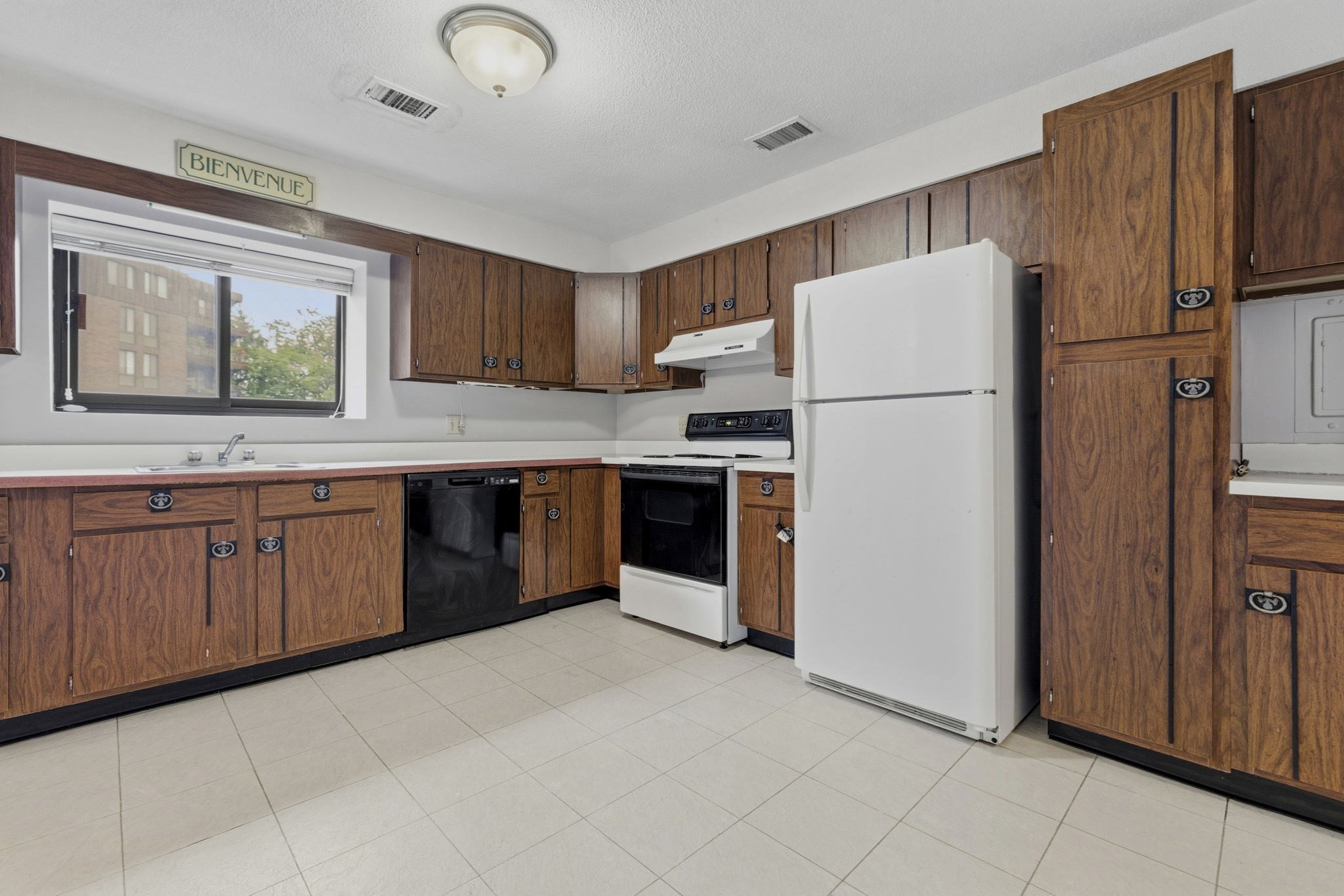 1002 Paradise Rd Unit 1C, Swampscott, MA 01907 - Image 3