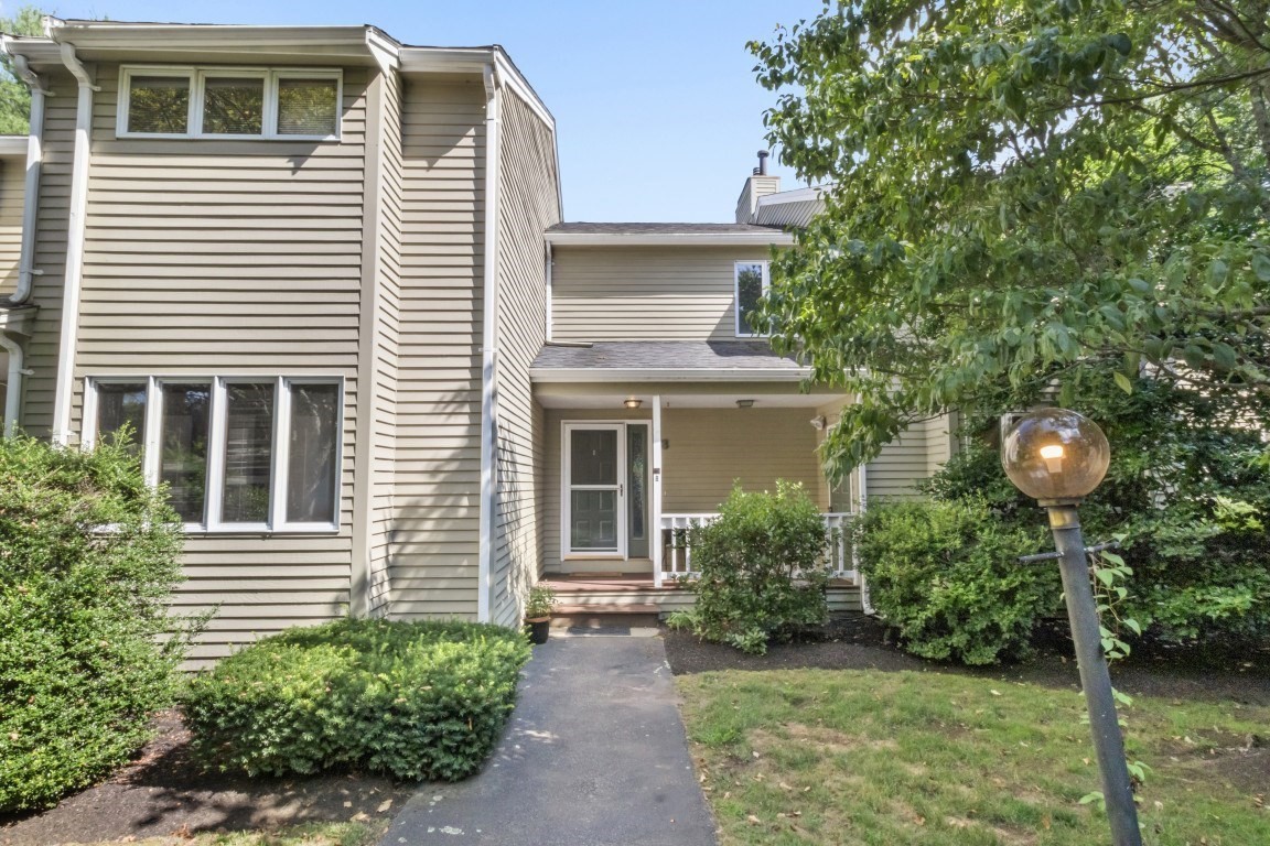 28 Pemberton St Unit B, Walpole, MA 02081