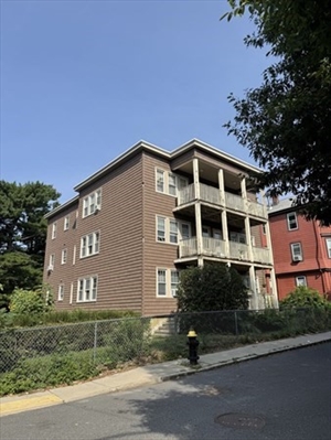 21 Woodman St, Apt 3