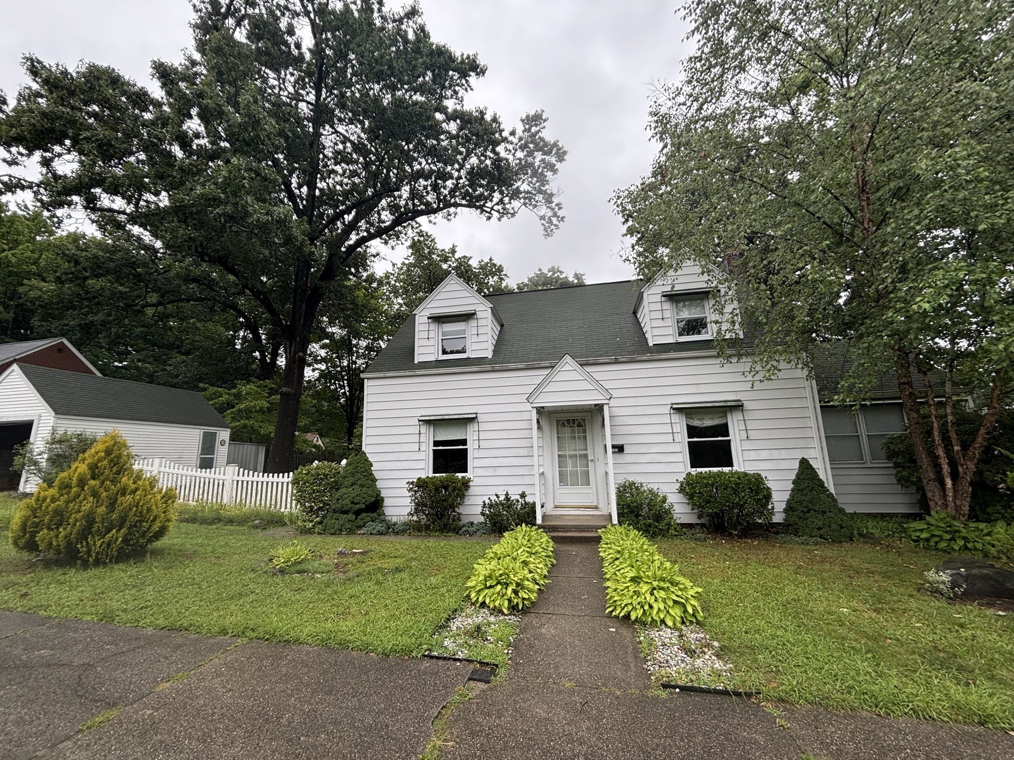 137 Appleton St, Springfield, MA 01108