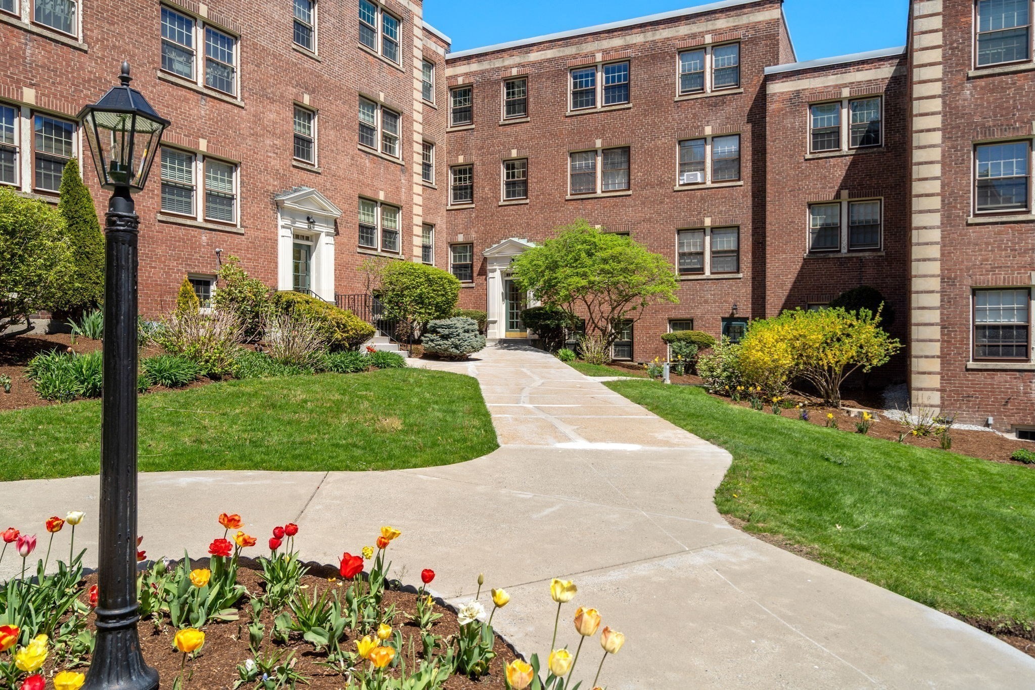 1490 Beacon St Unit 3, Brookline, MA 02446