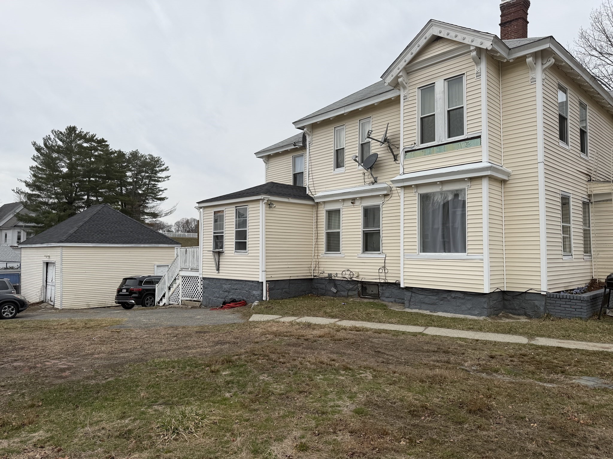 16 Highgate, Lawrence, MA 01841
