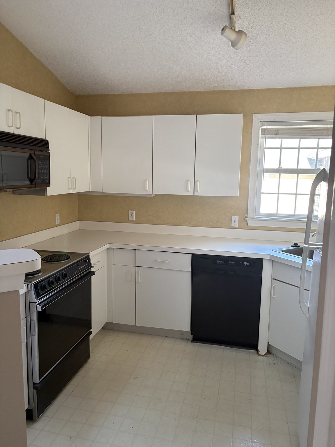 105 Bradford Commons Ln Unit 105, Braintree, MA 02184 - Image 3