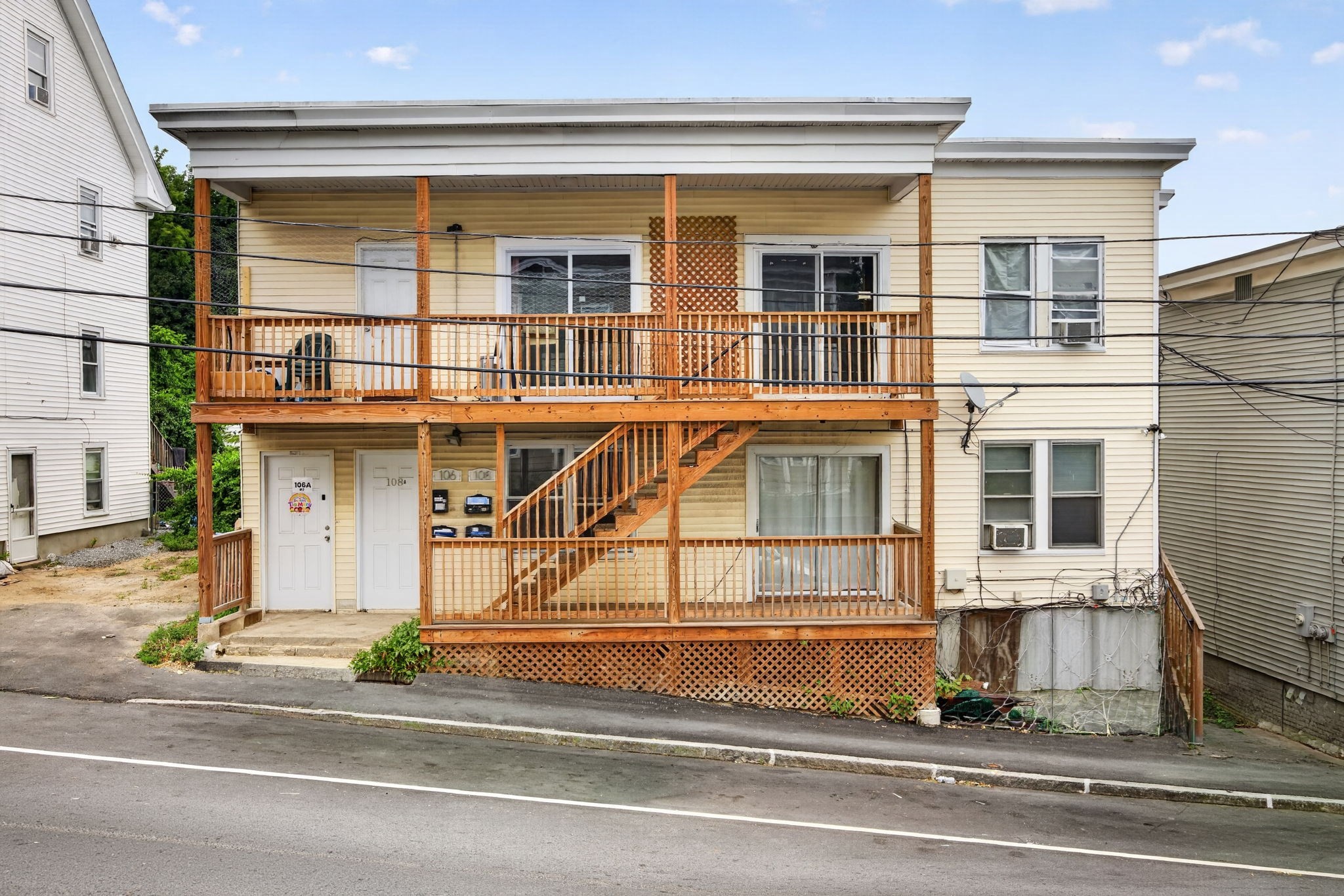 106 Grand St, Lowell, MA 01851