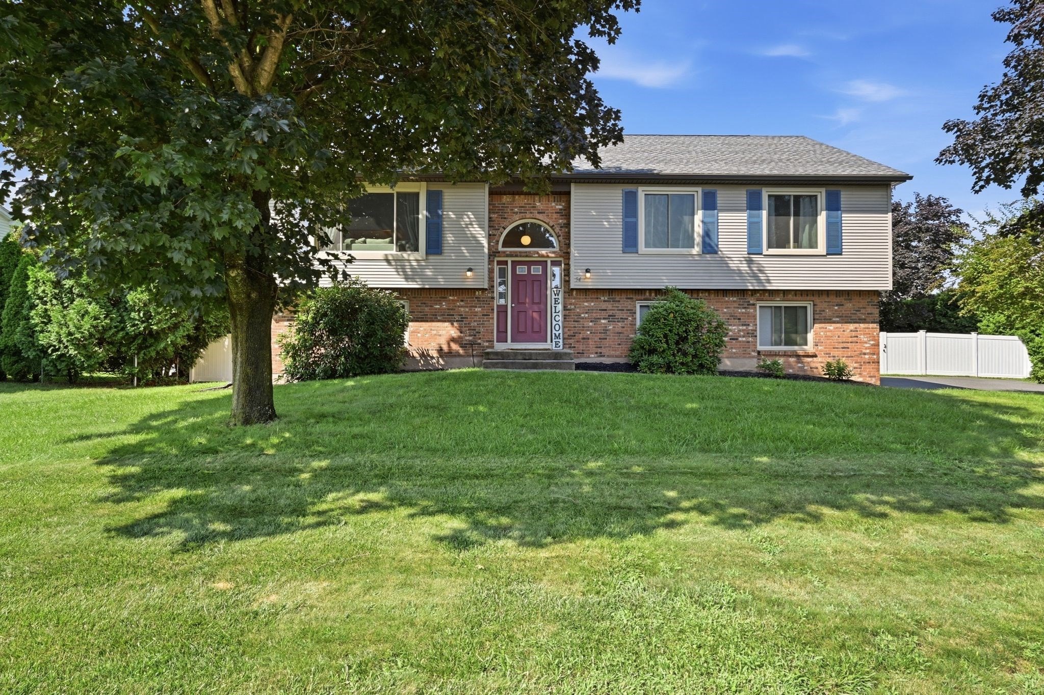 54 Hampden Ln, Agawam, MA 01001