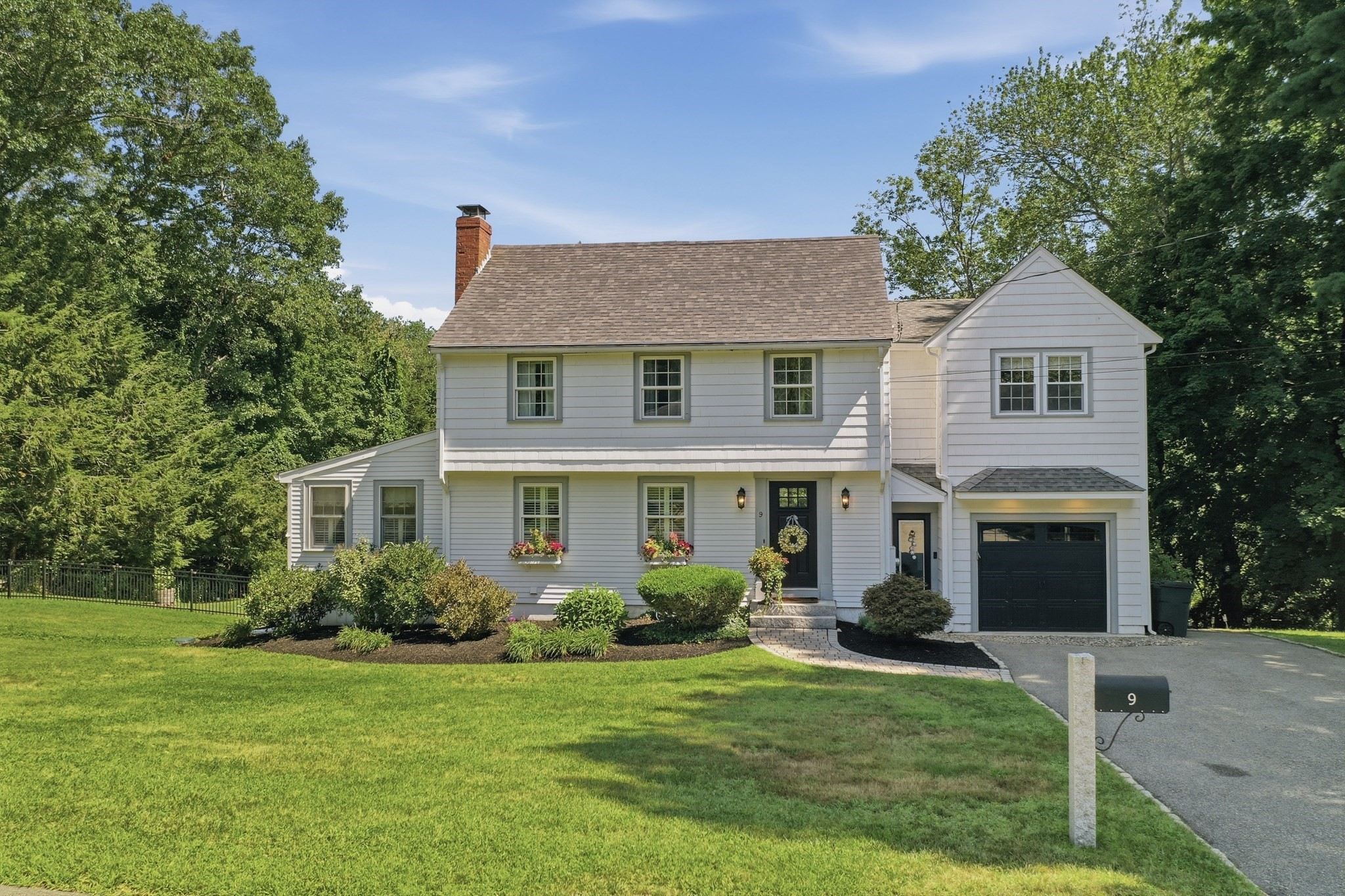 9 Tapley Rd, Lynnfield, MA 01940