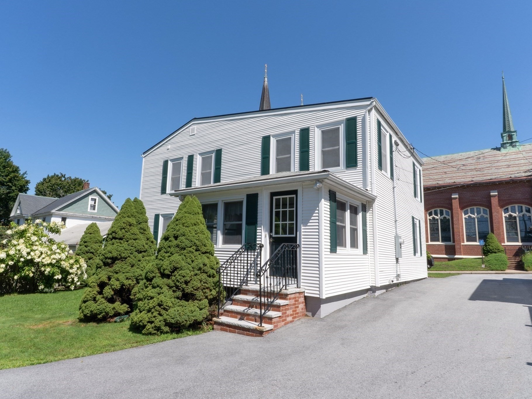 6 Maynard St, Webster, MA 01570
