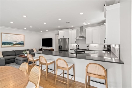 225-227 Havre Street, Apt 1