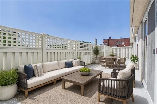 30 Chelsea Street, Apt 204