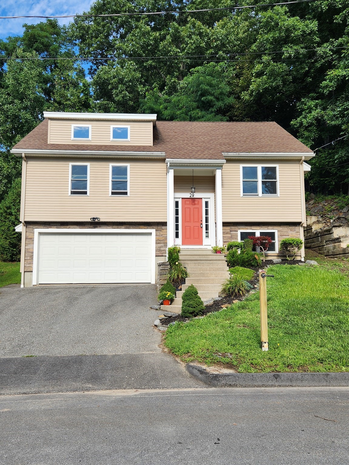 29 Buckley Rd, Worcester, MA 01602