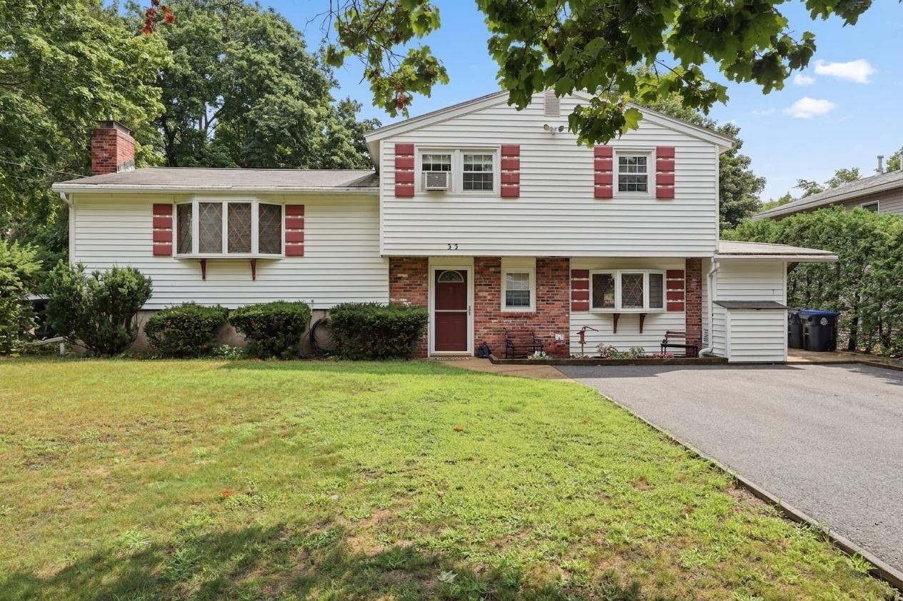33 Rolling Ln, Hudson, MA 01749
