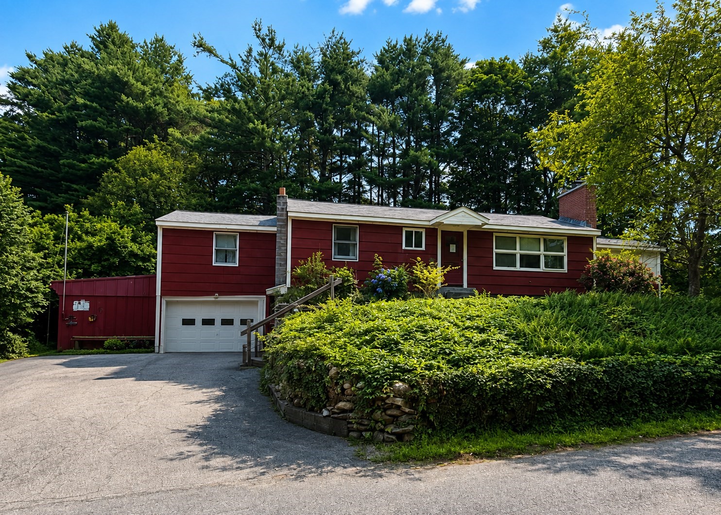 15 Nw Main St, Douglas, MA 01516