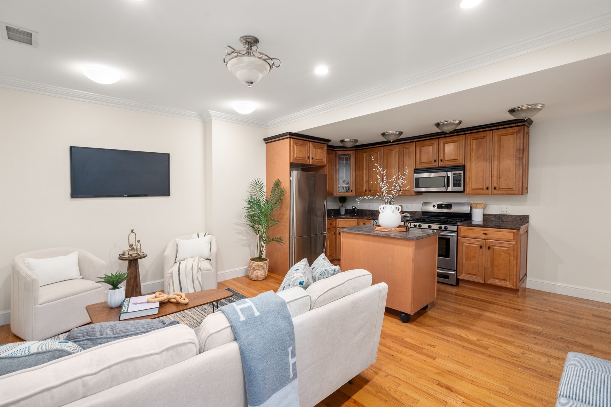 1724 Beacon St Unit 1, Brookline, MA 02445 - Image 4