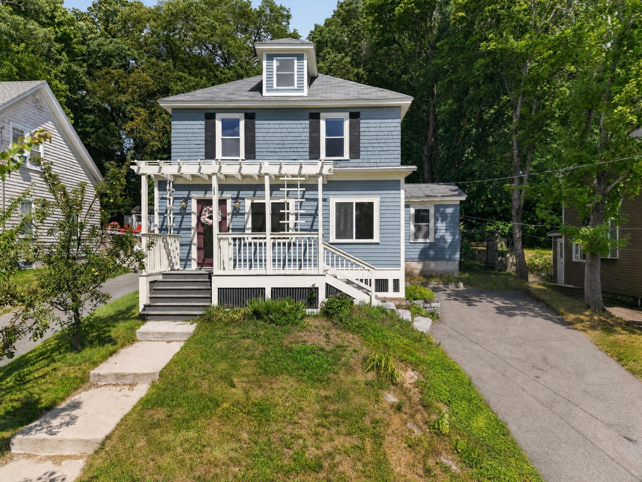204 Parkview Ave, Lowell, MA 01852