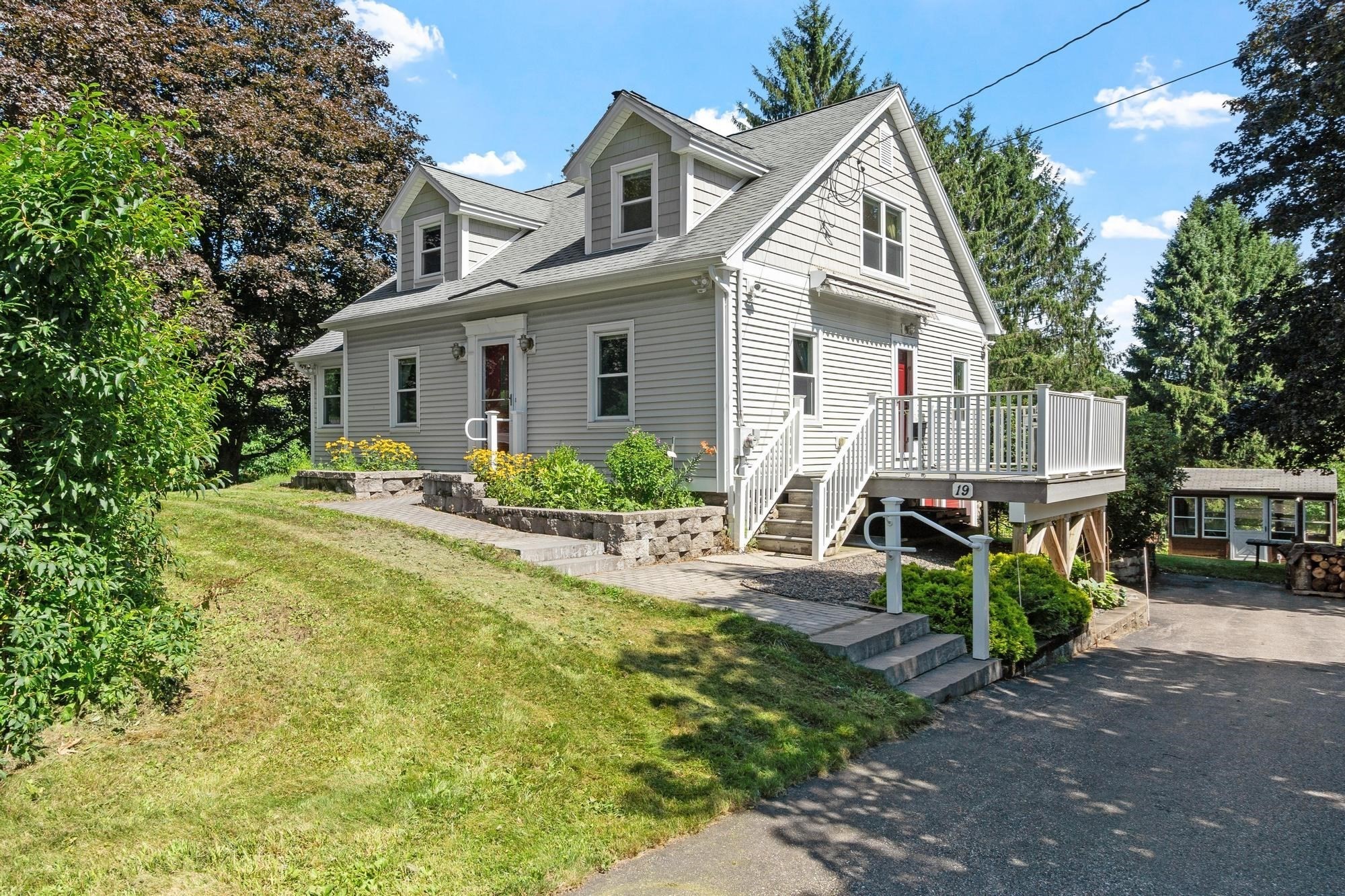 19 Rowley Hill Rd, Sterling, MA 01564