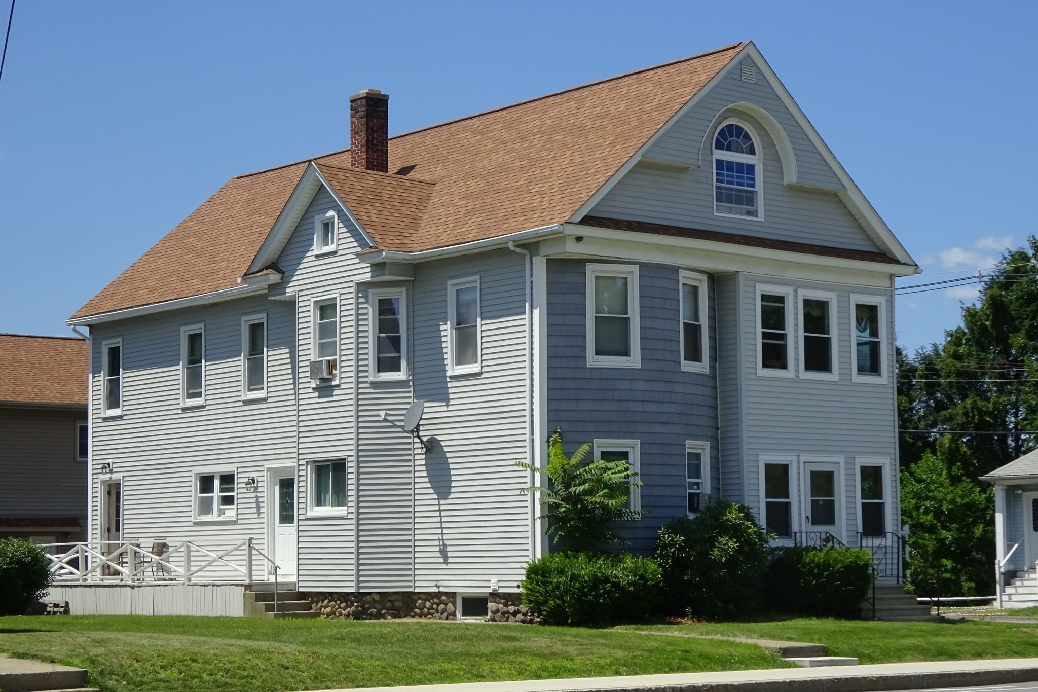 484 Burncoat St, Worcester, MA 01606