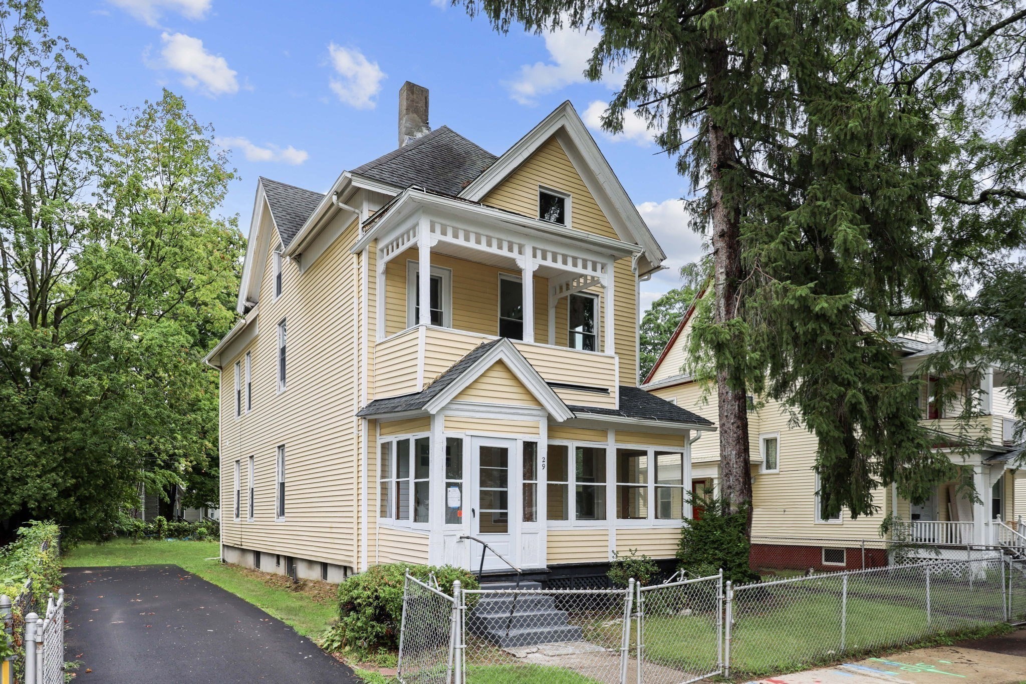 29 Yale St, Springfield, MA 01109