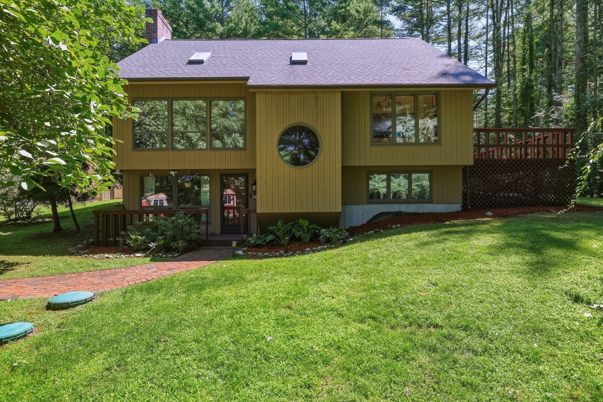 15 Ladyslipper Cir, Amherst, MA 01002