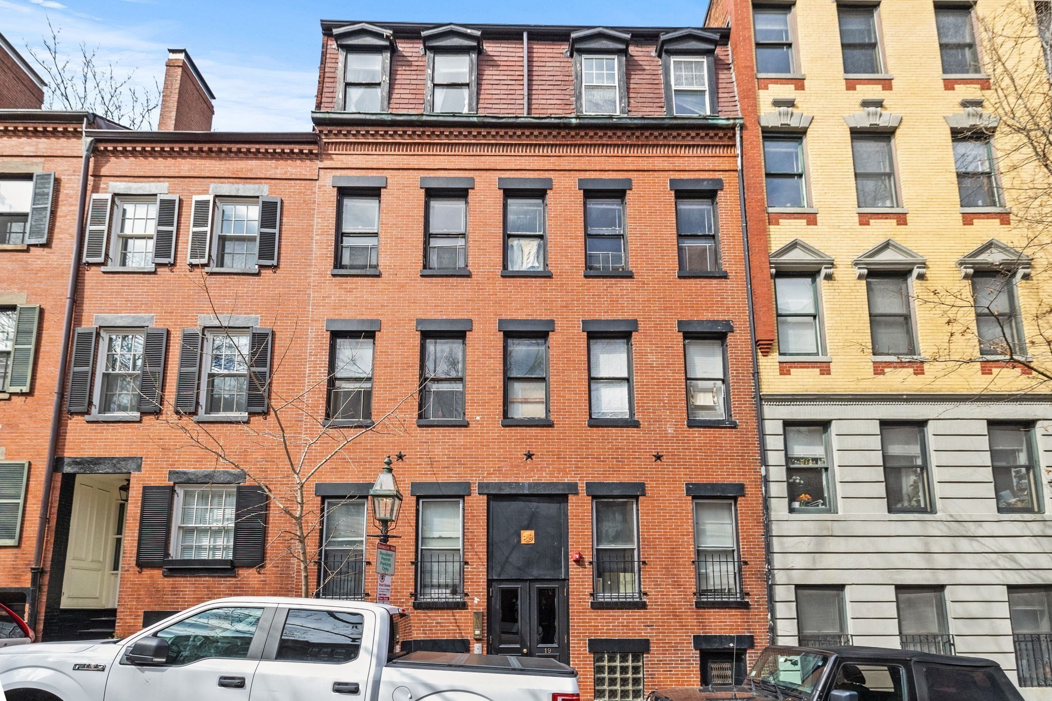 19 South Russell Street, Boston - Beacon Hill, MA 02114