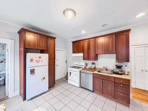 593 Centre Street, Apt 3