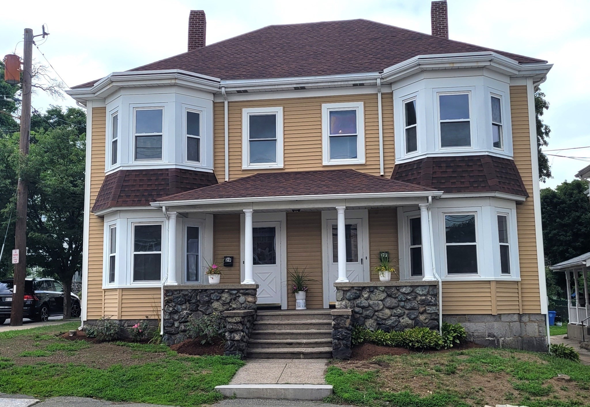 27 Highland St, Waltham, MA 02453