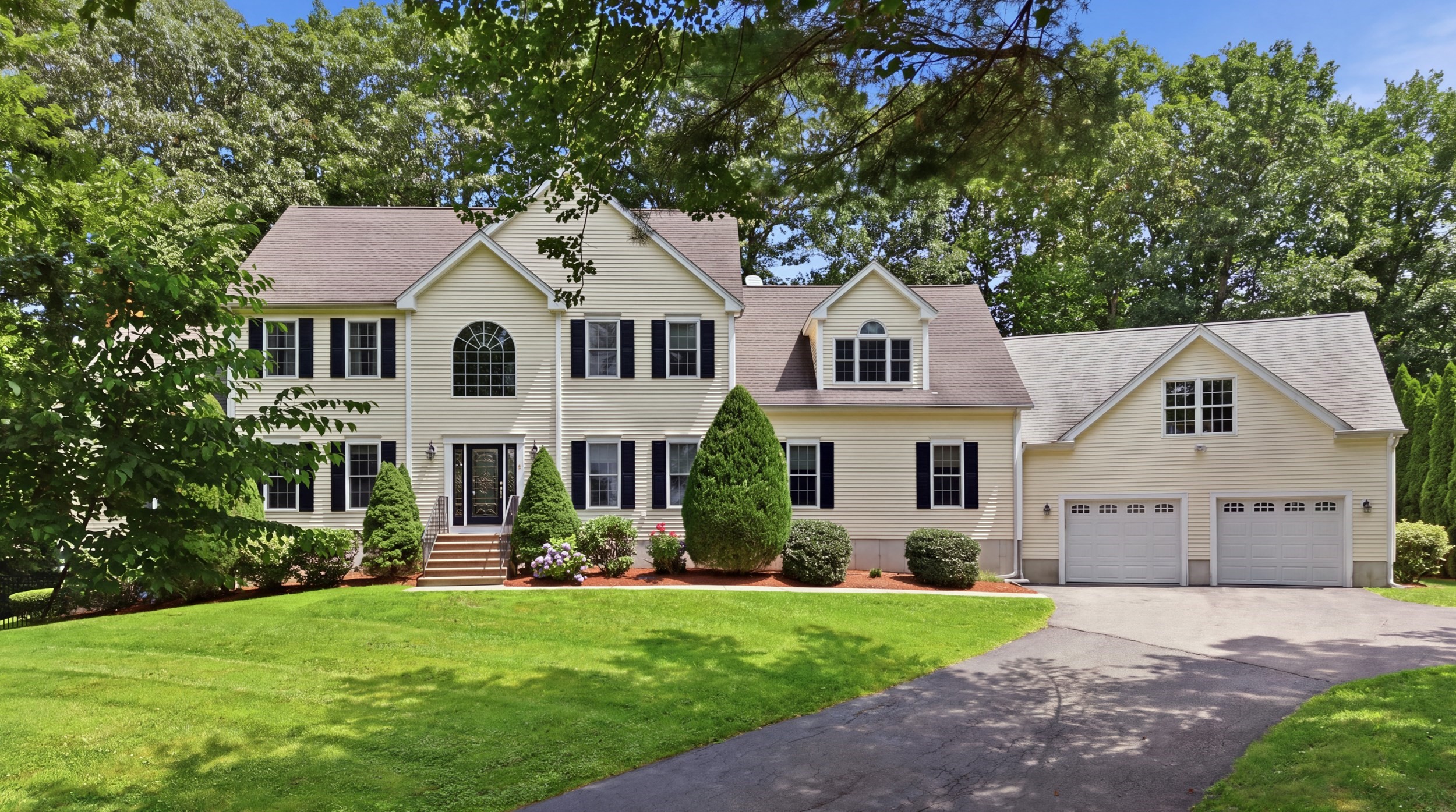 8 Karen Ln, Milford, MA 01757