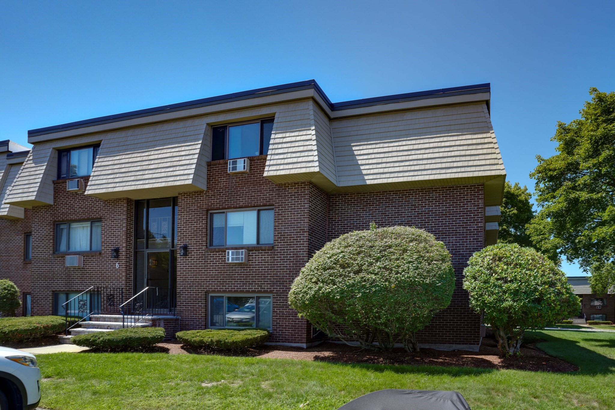 6 Hallmark Gdns Unit 9, Burlington, MA 01876