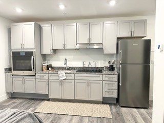 585 Essex St, Apt 427