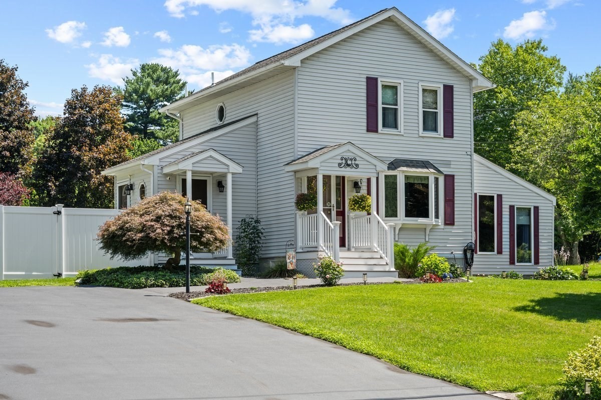 33 Scenic Ave, Webster, MA 01570