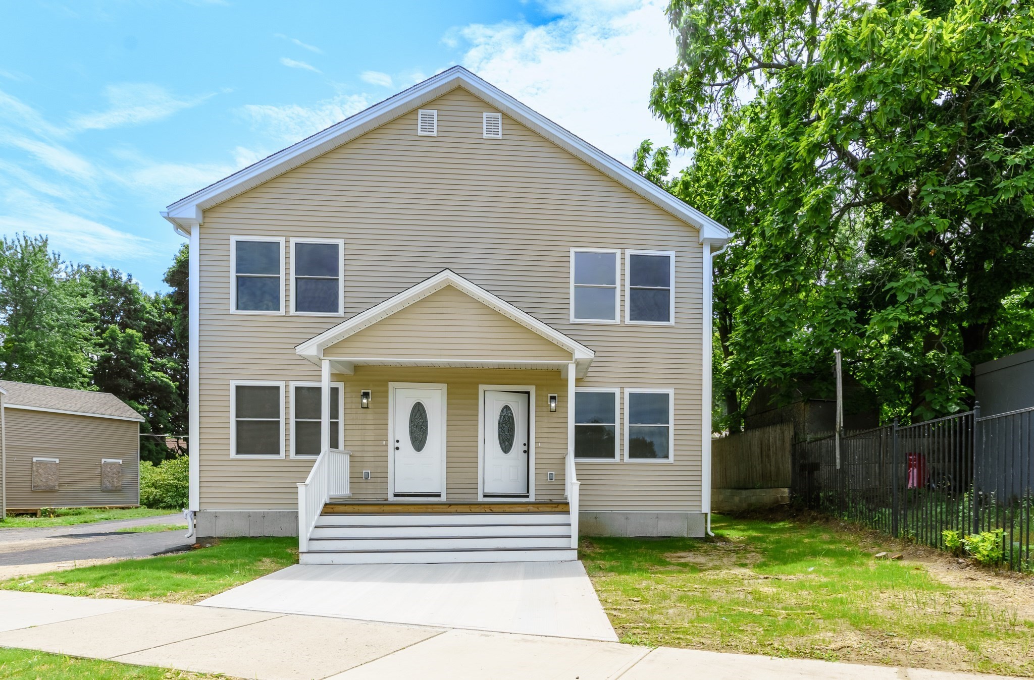 144 Magazine St, Springfield, MA 01109
