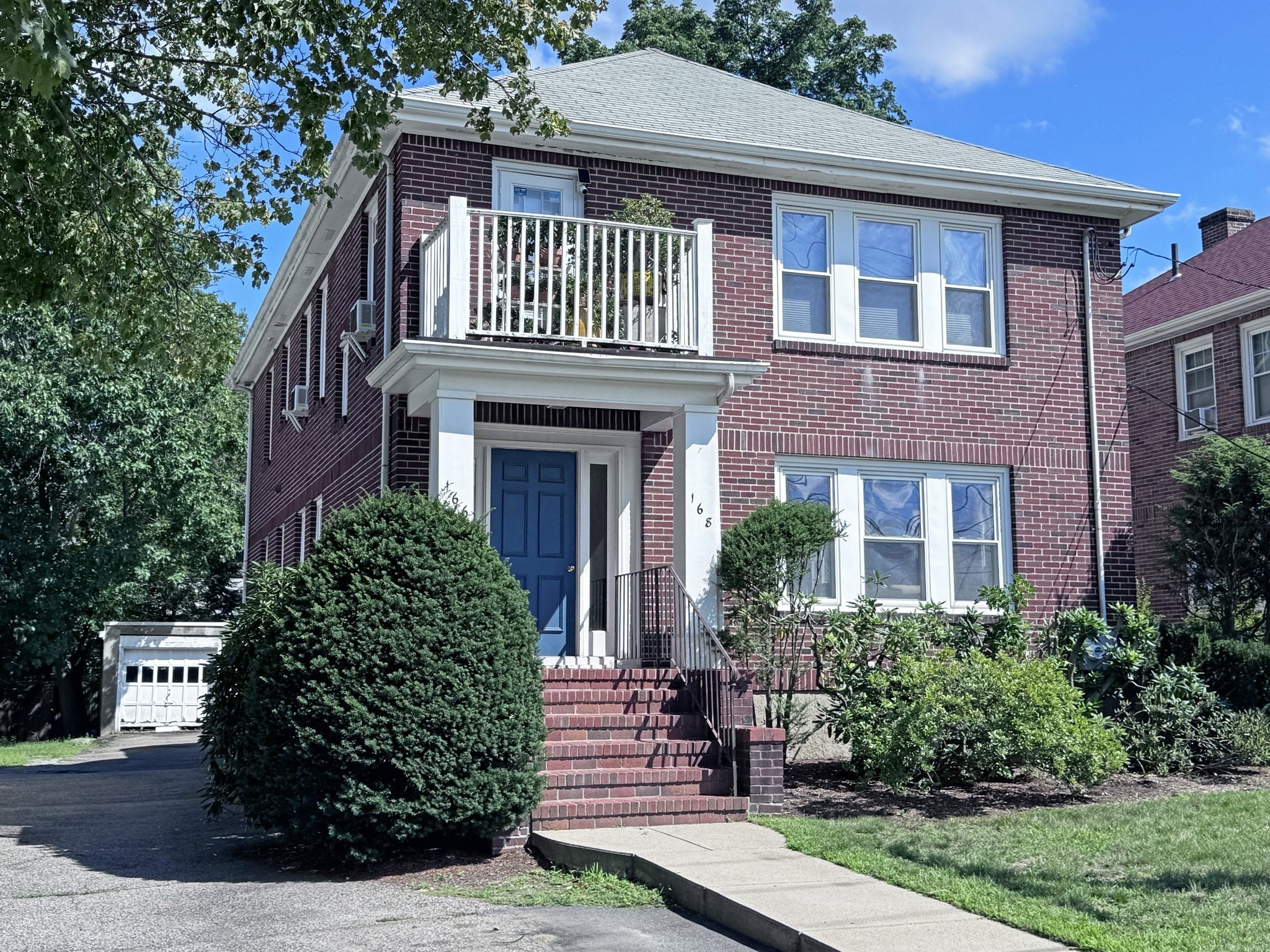166 East Side Pkwy, Newton, MA 02458