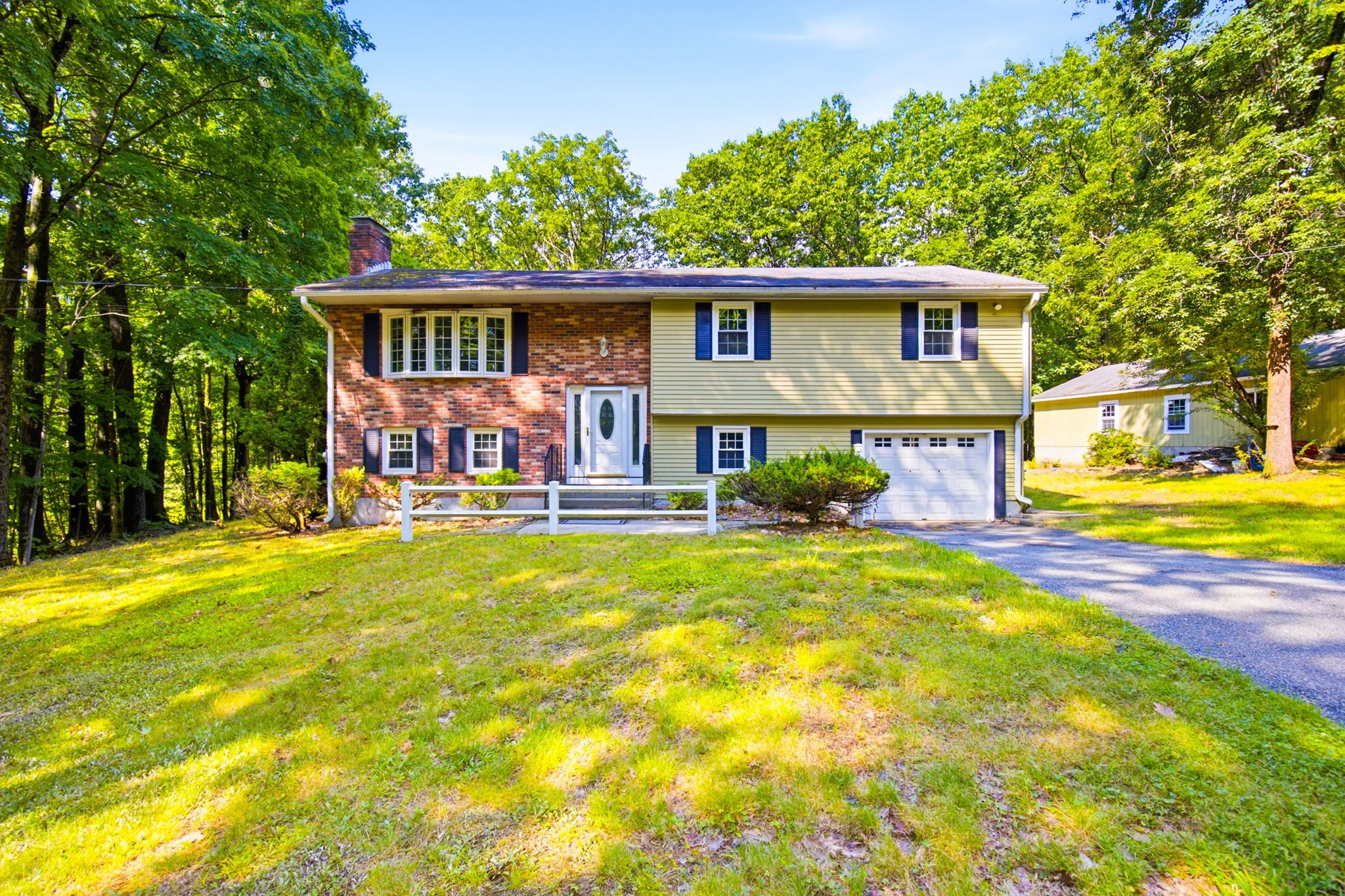 198 Hollis Rd, Lunenburg, MA 01462