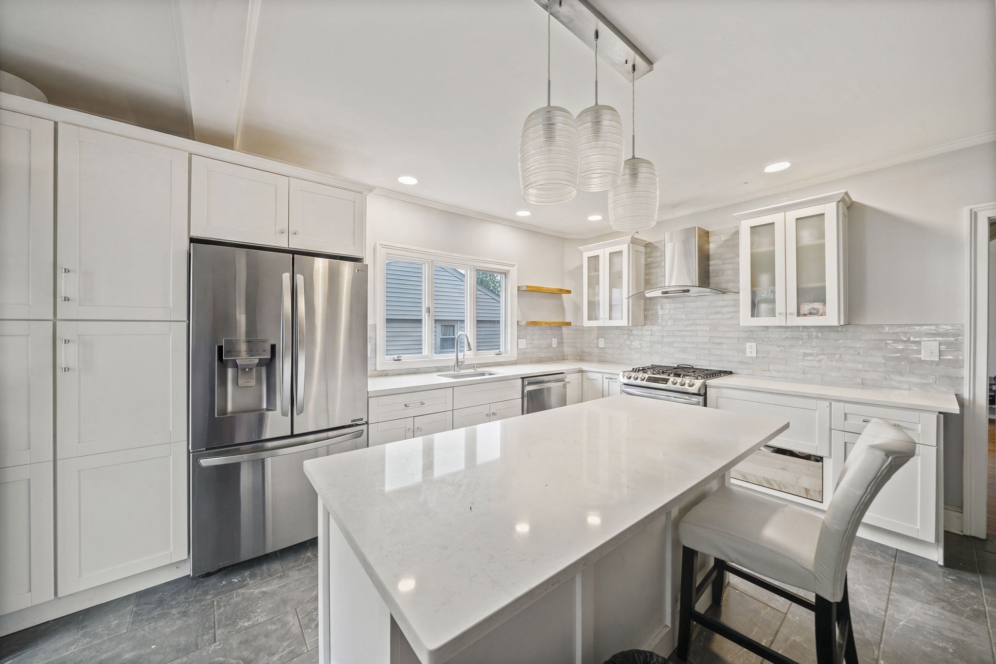 91 Elm St, Quincy, MA 02169