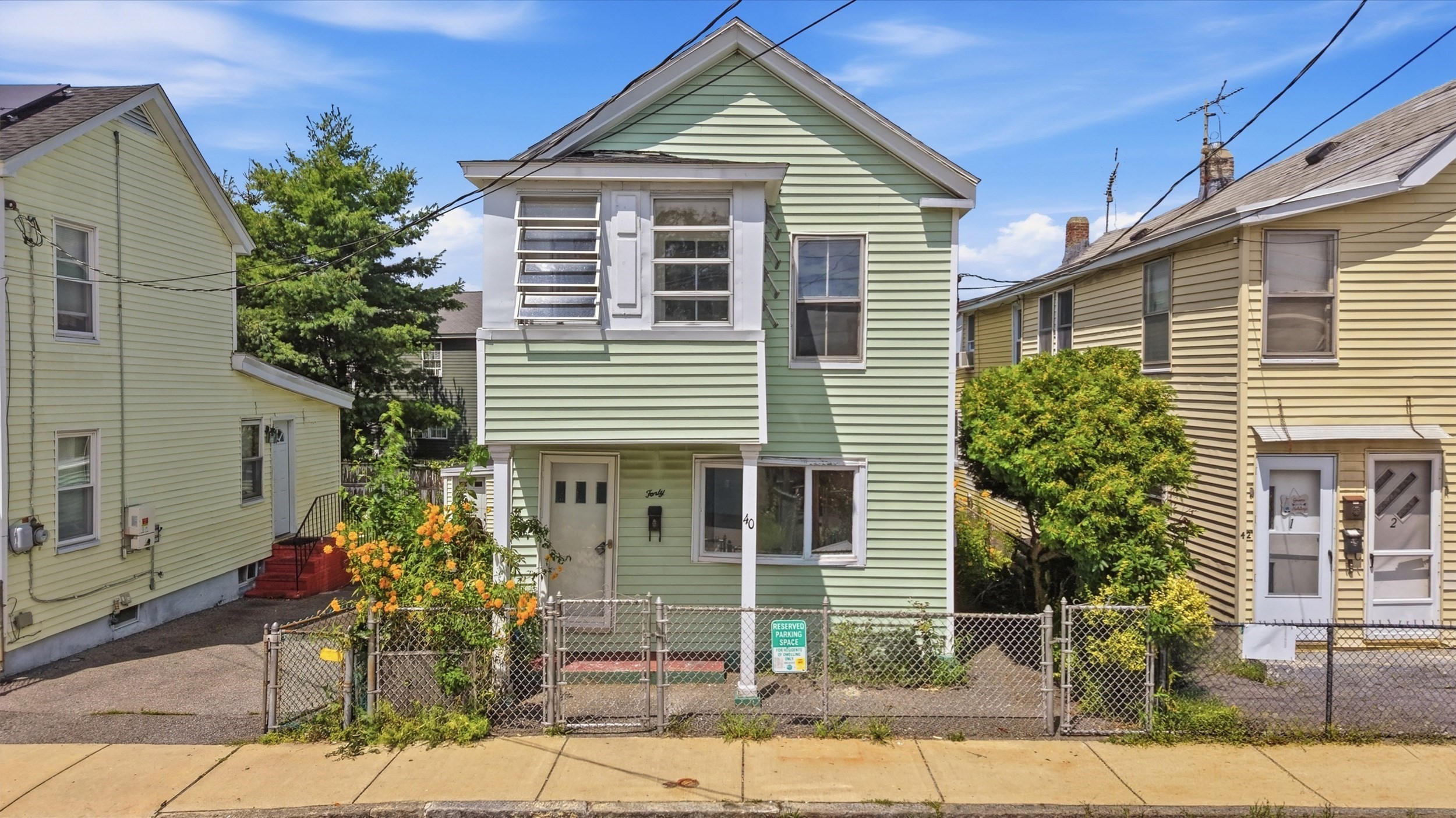 40 North St, Lowell, MA 01852