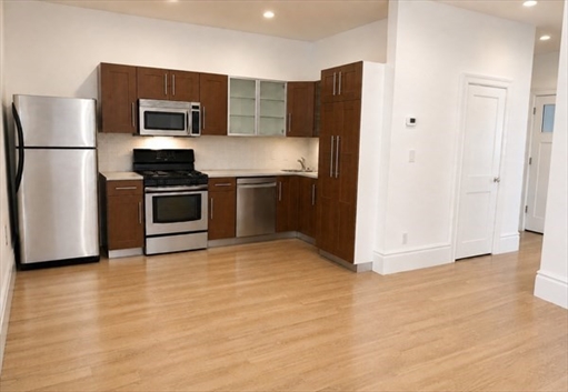 208 Summer St, Apt A