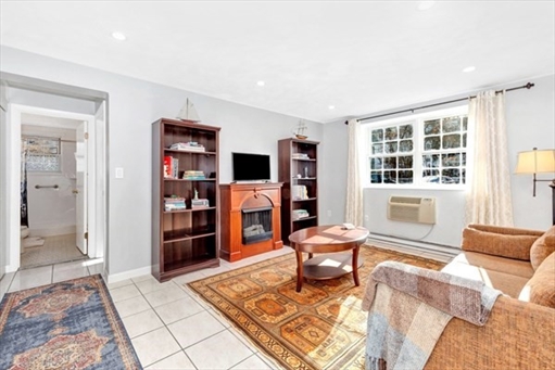 7 Colonial Village Dr, Apt 2