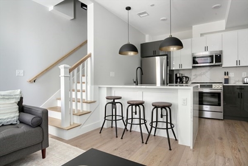 300 Somerville, Apt C