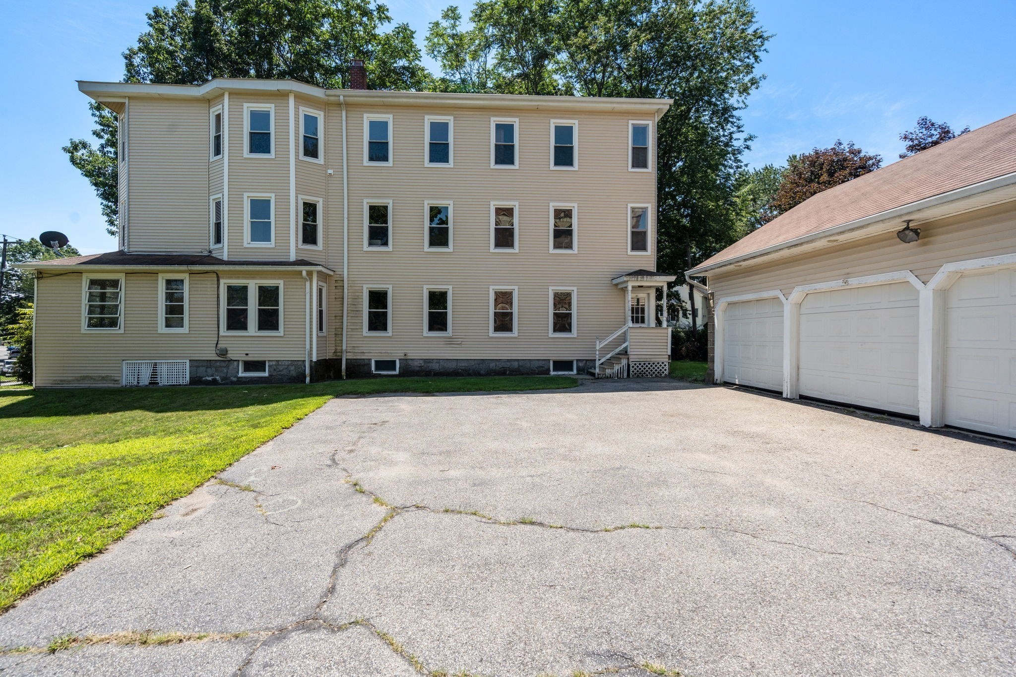 6 Indiana St, Worcester, MA 01604
