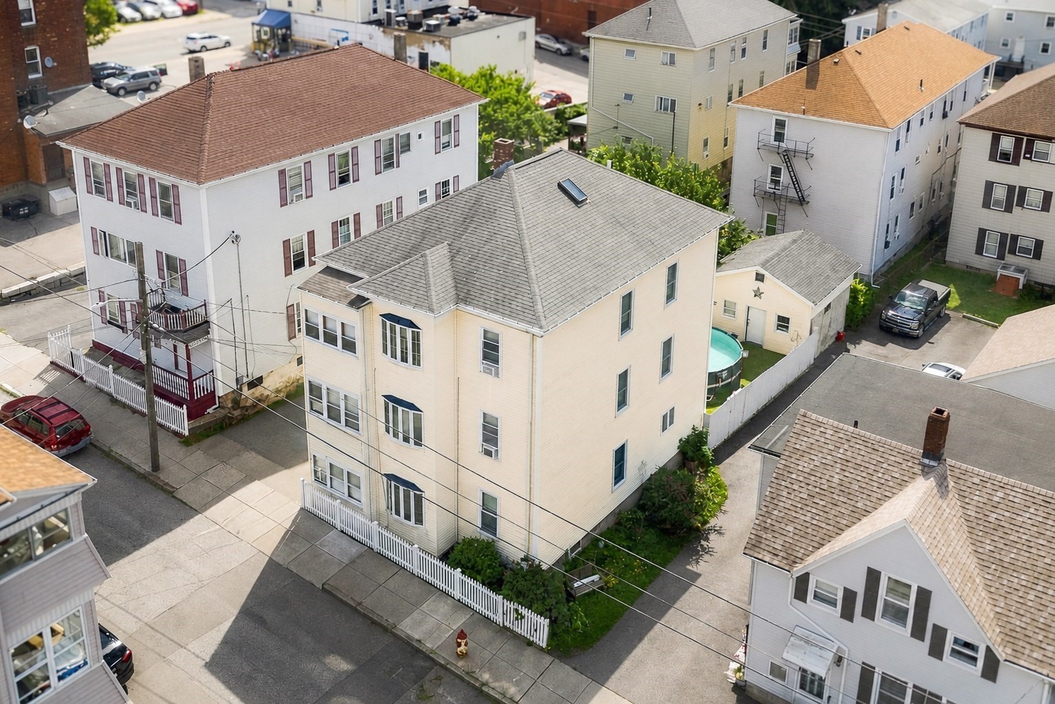 34 Everett St, Fall River, MA 02723