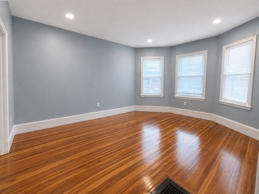 9 Nightingale St, Apt 2