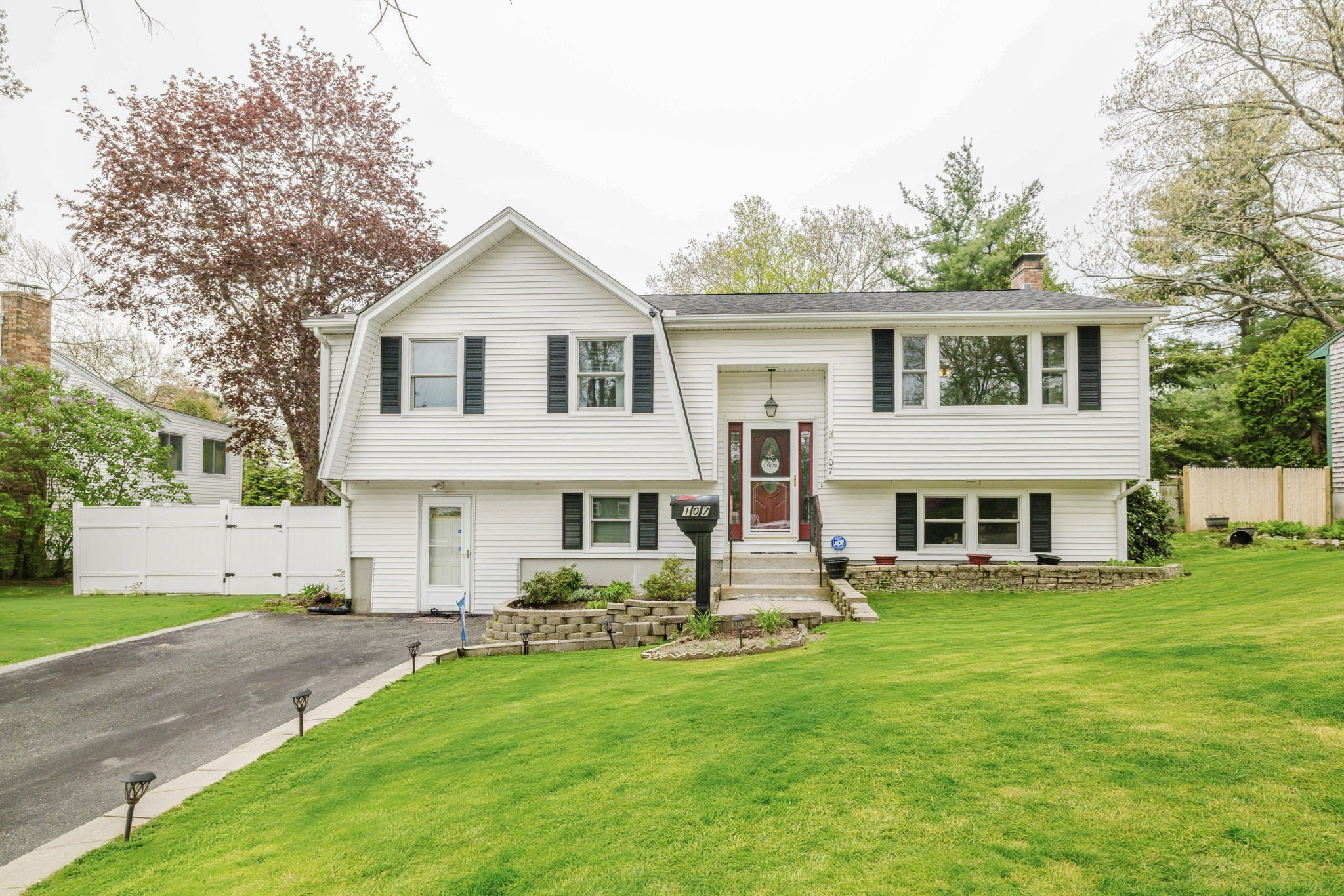 107 Alandale Ave, Brockton, MA 02301