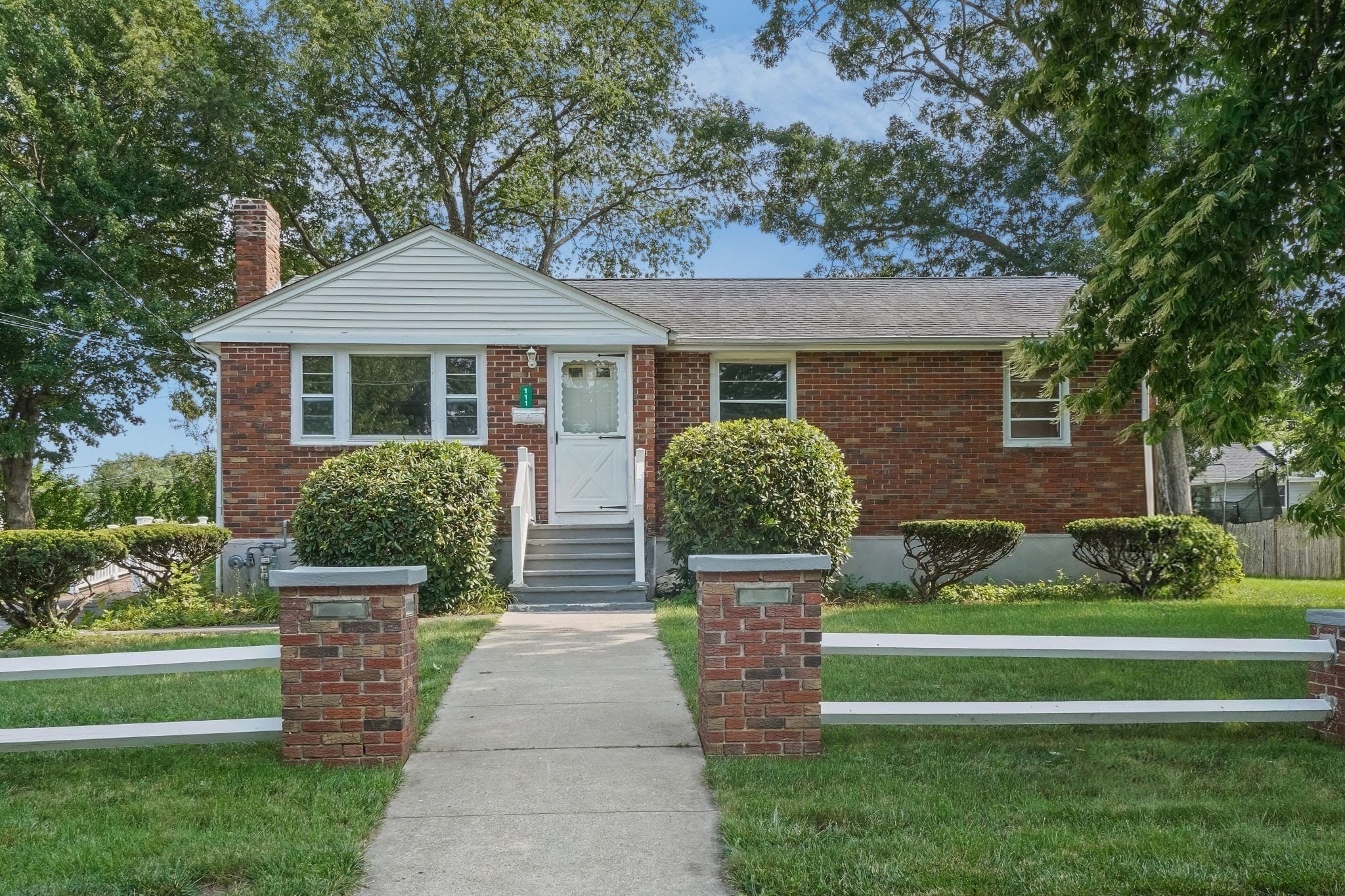 111 Crestfield Dr, Brockton, MA 02302
