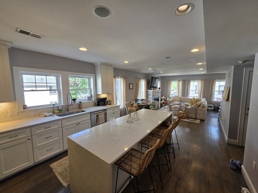 810 E 3rd St, Apt 2