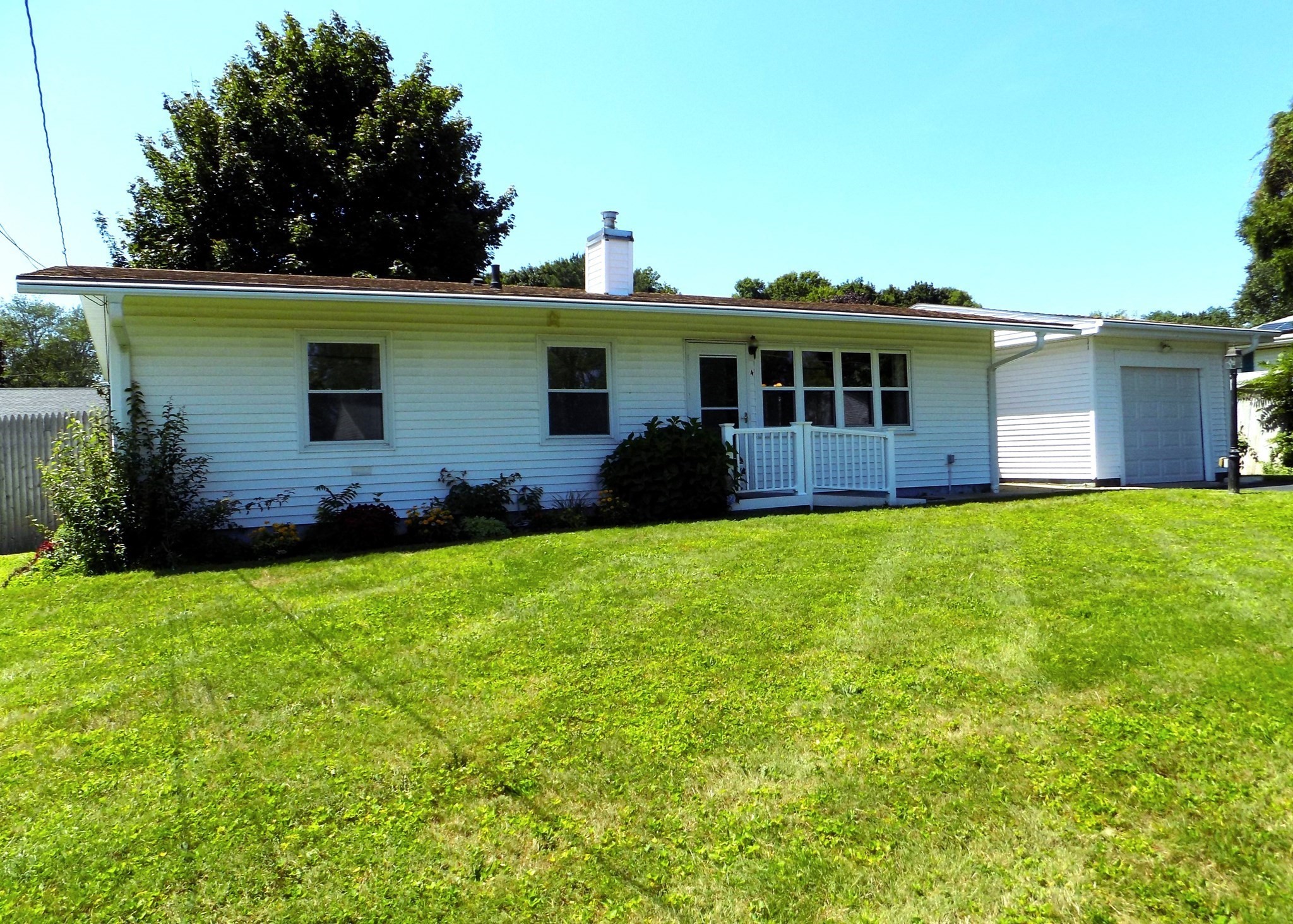 4 S Richard St, Milford, MA 01757