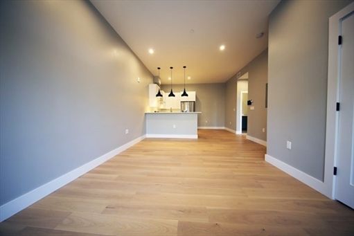 60 Cross St E, Apt 109